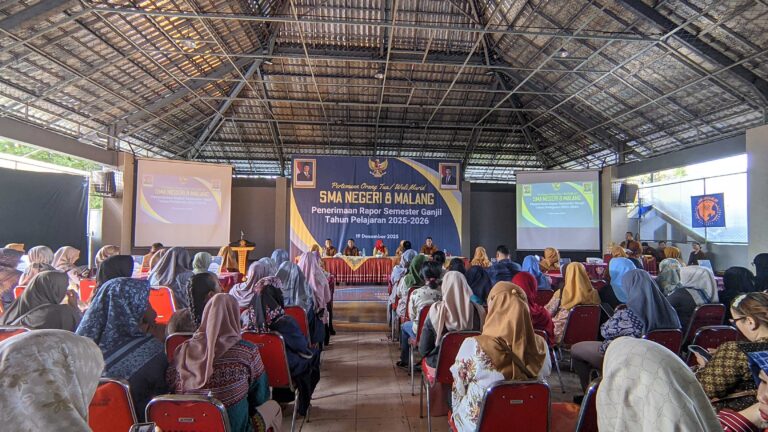 SMAN 8 Malang Gelar Penerimaan Rapor Semester 1 Tahun Pelajaran 2025/2026