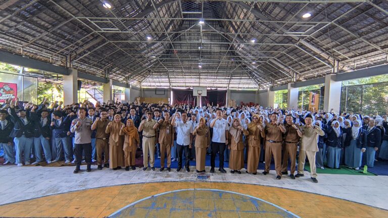 Polres Malang Berikan Edukasi Bahaya Kejahatan Siber kepada Siswa SMAN 8 Malang