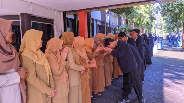 SMAN 8 Malang Gelar Apel Pagi dan Halal Bihalal Pasca Libur Lebaran 2026