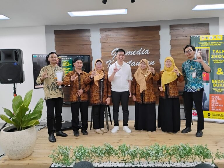 SMAN 8 Malang Gelar Talkshow Penulisan Kreatif dan Bedah Buku di Gramedia Kayutangan