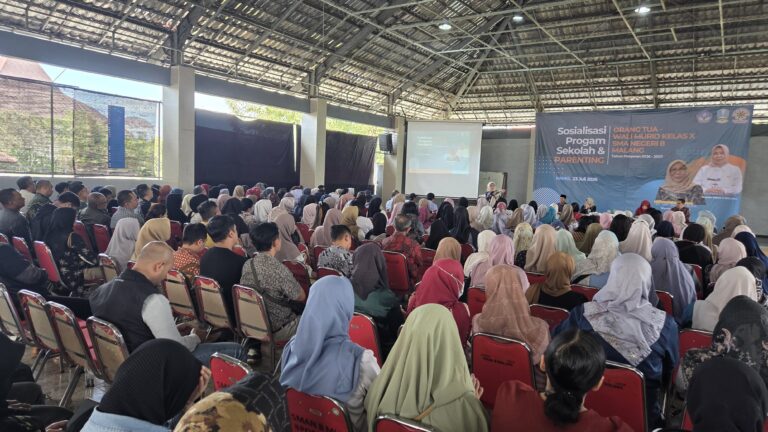 Sinergi Sekolah dan Orang Tua, SMAN 8 Malang Gelar Sosialisasi Program Sekolah dan Parenting Wali Murid Kelas X