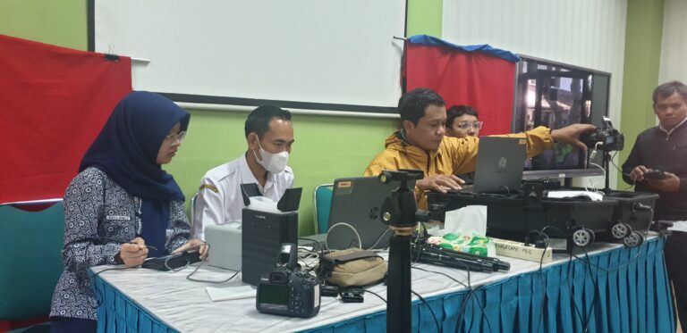 Perekaman e-KTP dan Aktivasi IKD di SMAN 8 Malang, Permudah Layanan Administrasi Kependudukan bagi Guru dan Murid