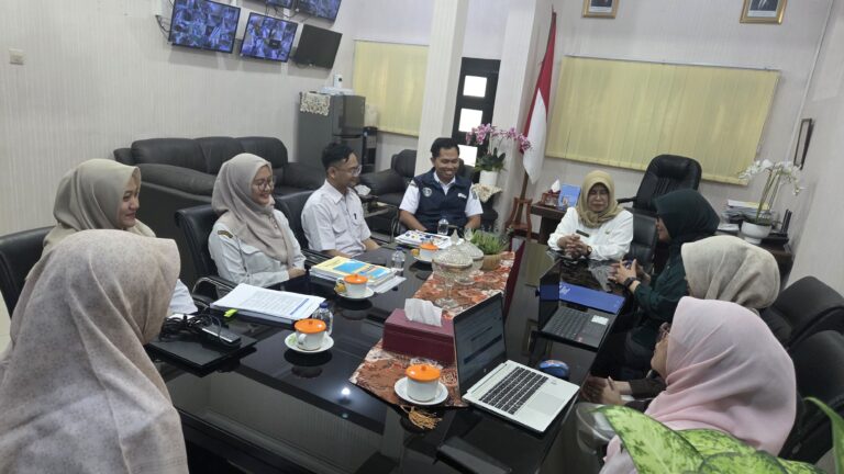 Tim Inspektorat Jenderal Kemendikdasmen Lakukan Pemantauan Program BK di SMAN 8 Malang