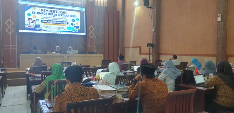 HAJARGUSA: Guru SMAN 8 Malang Terus Bertumbuh melalui Kolaborasi, Teknologi, dan Pemanfaatan AI